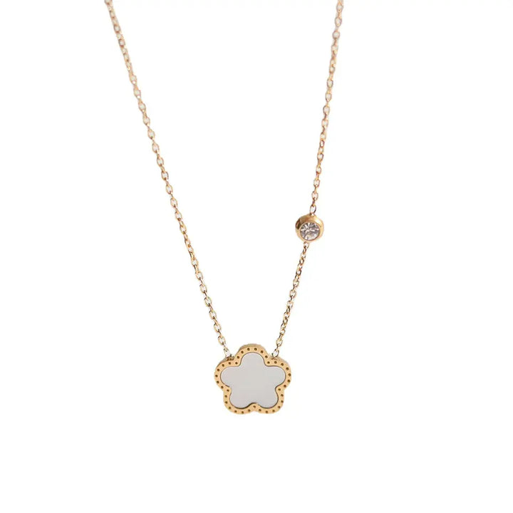 CLOVER PENDANT NECKLACE