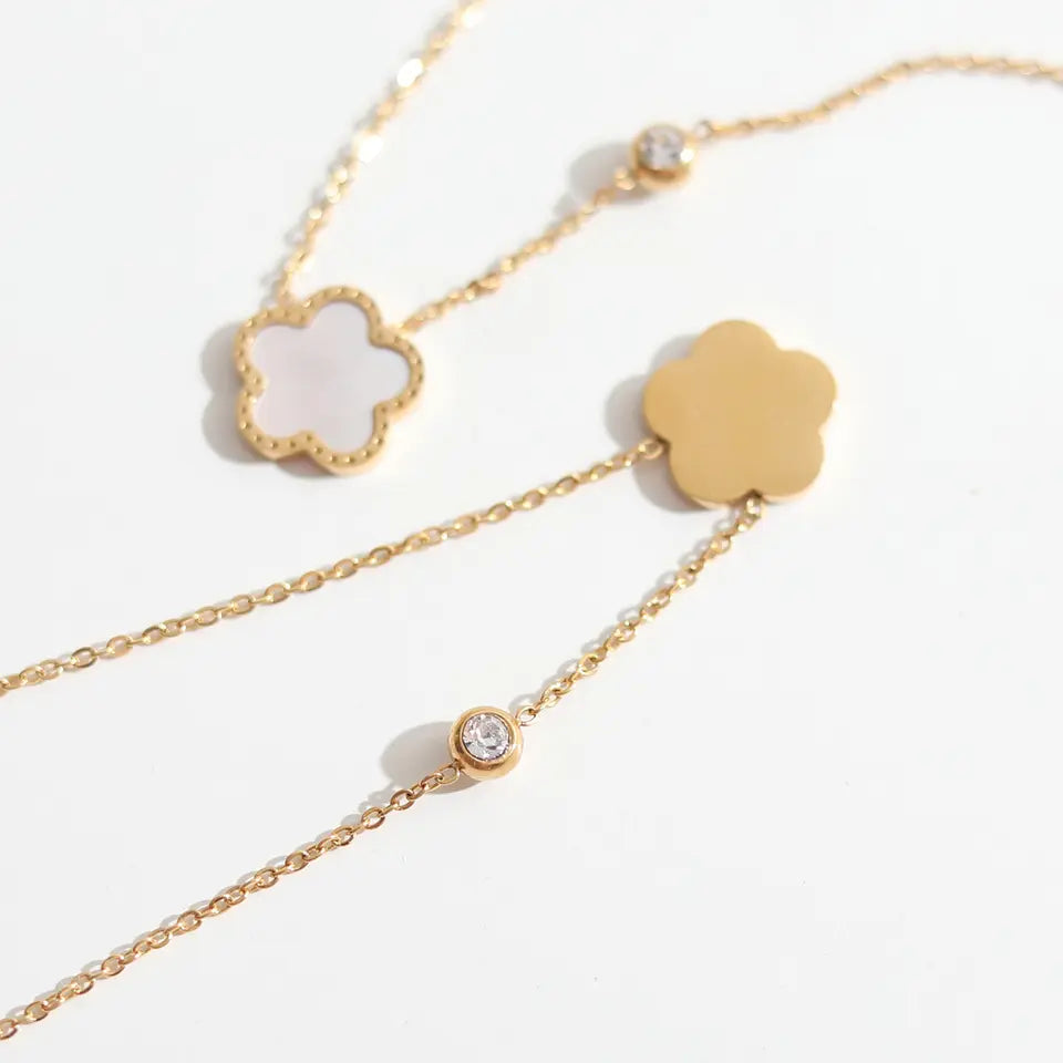 CLOVER PENDANT NECKLACE